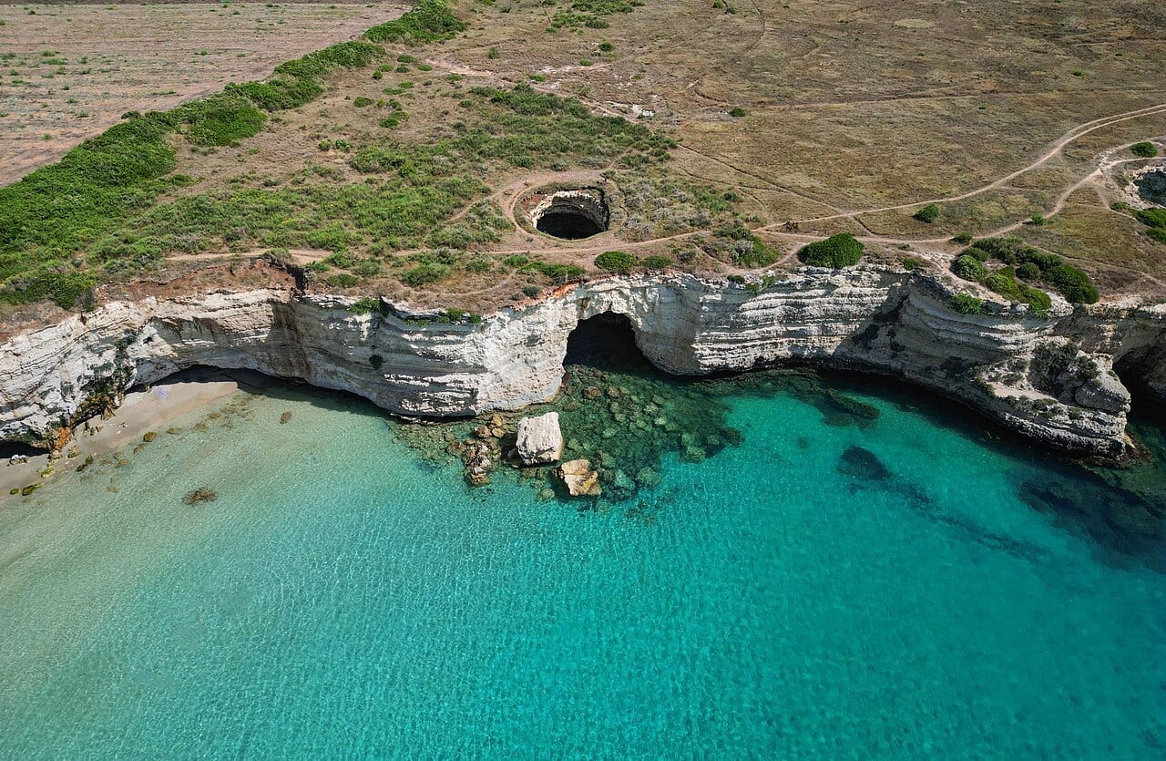 Grotta Sfondata — light from above and turquoise water